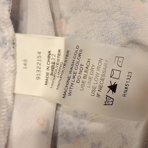 l Vince Camuto floral pretty sleeve lining regular size top XL - Picture 2 of 5